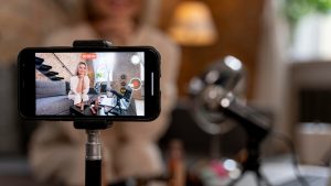 beauty vlogger doing video her followers